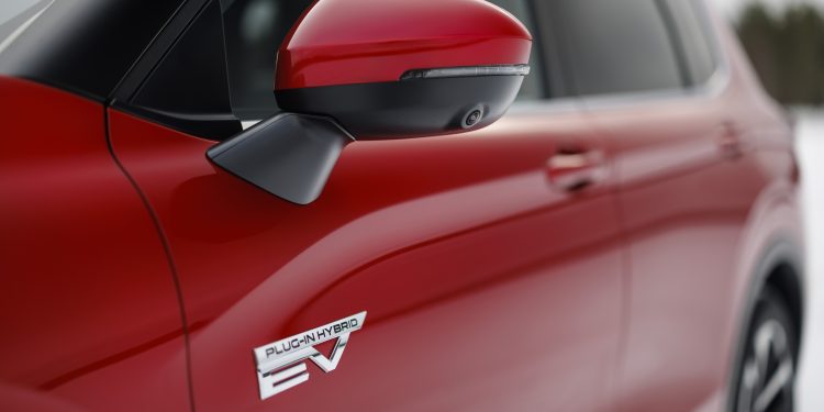 Mitsubishi testa novo Outlander PHEV às portas do Ártico 44