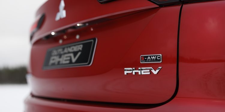 Mitsubishi testa novo Outlander PHEV às portas do Ártico 42
