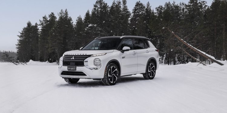 Mitsubishi testa novo Outlander PHEV às portas do Ártico 49