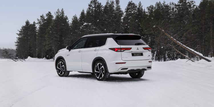 Mitsubishi testa novo Outlander PHEV às portas do Ártico 50