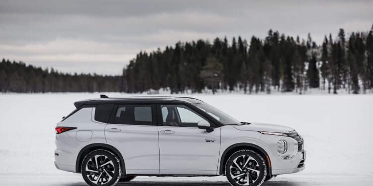 Mitsubishi testa novo Outlander PHEV às portas do Ártico 51