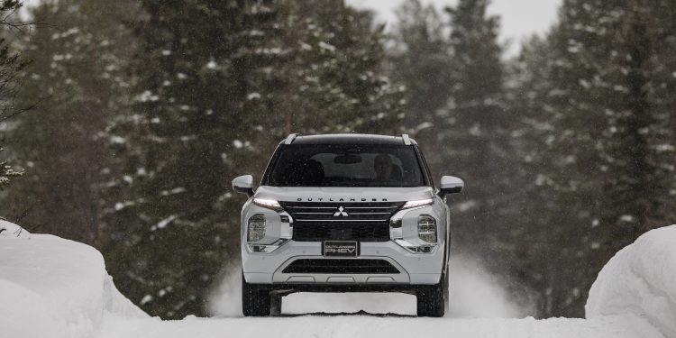Mitsubishi testa novo Outlander PHEV às portas do Ártico 52