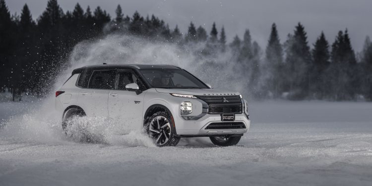 Mitsubishi testa novo Outlander PHEV às portas do Ártico 53