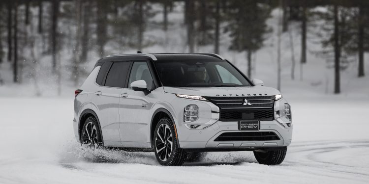 Mitsubishi testa novo Outlander PHEV às portas do Ártico 54