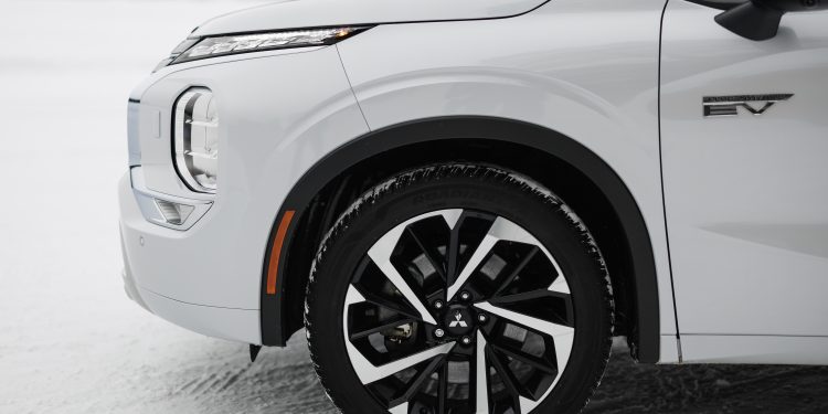 Mitsubishi testa novo Outlander PHEV às portas do Ártico 56