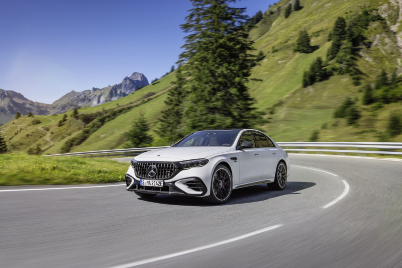 Mercedes-AMG E 53 HYBRID 4MATIC+ já disponível para encomenda 15