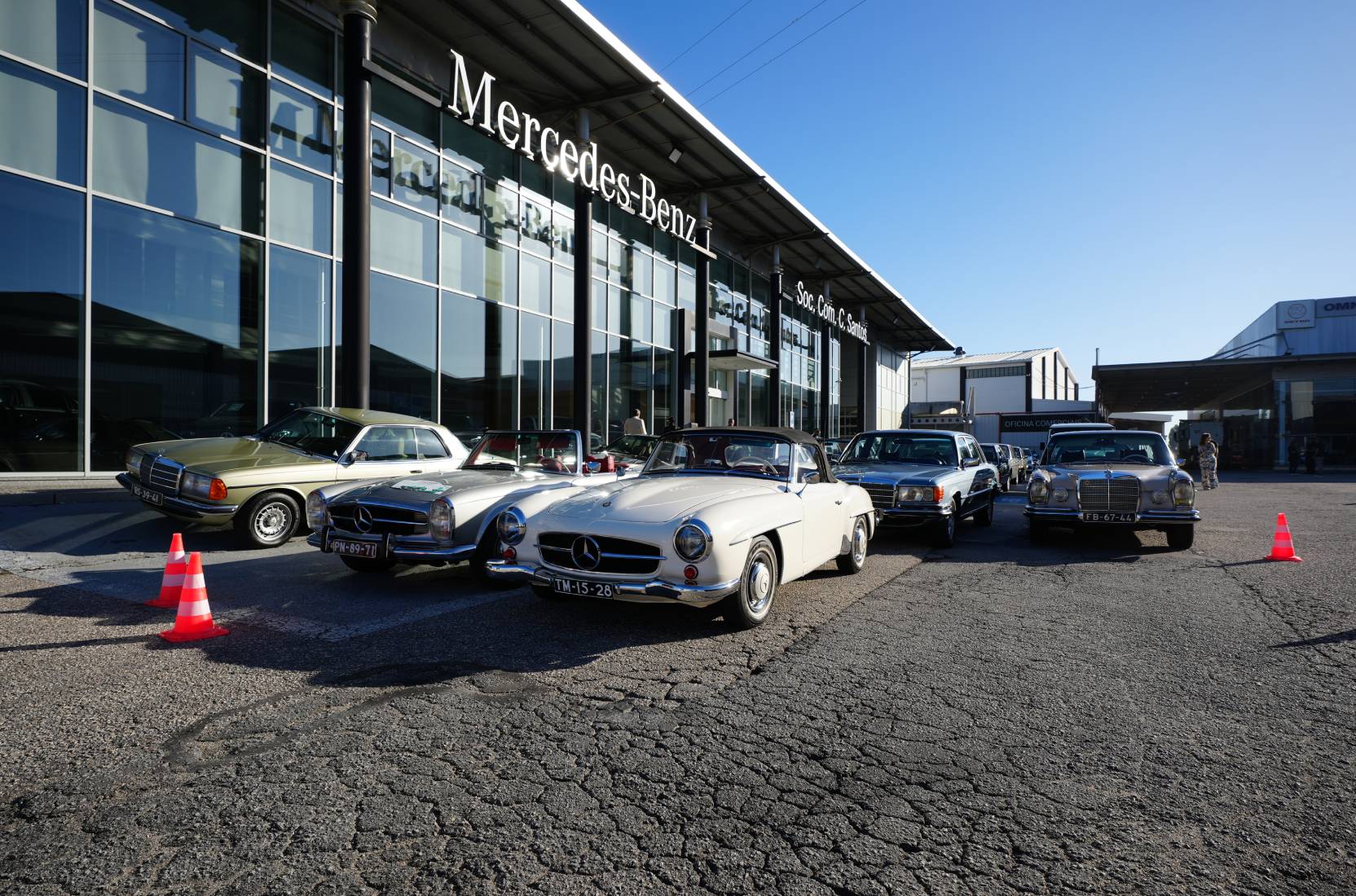 III Passeio de Clássicos Soc. Com. C. Santos homenageia Mercedes-Benz com mais de 30 anos ao som da fadista Katia Guerreiro 16