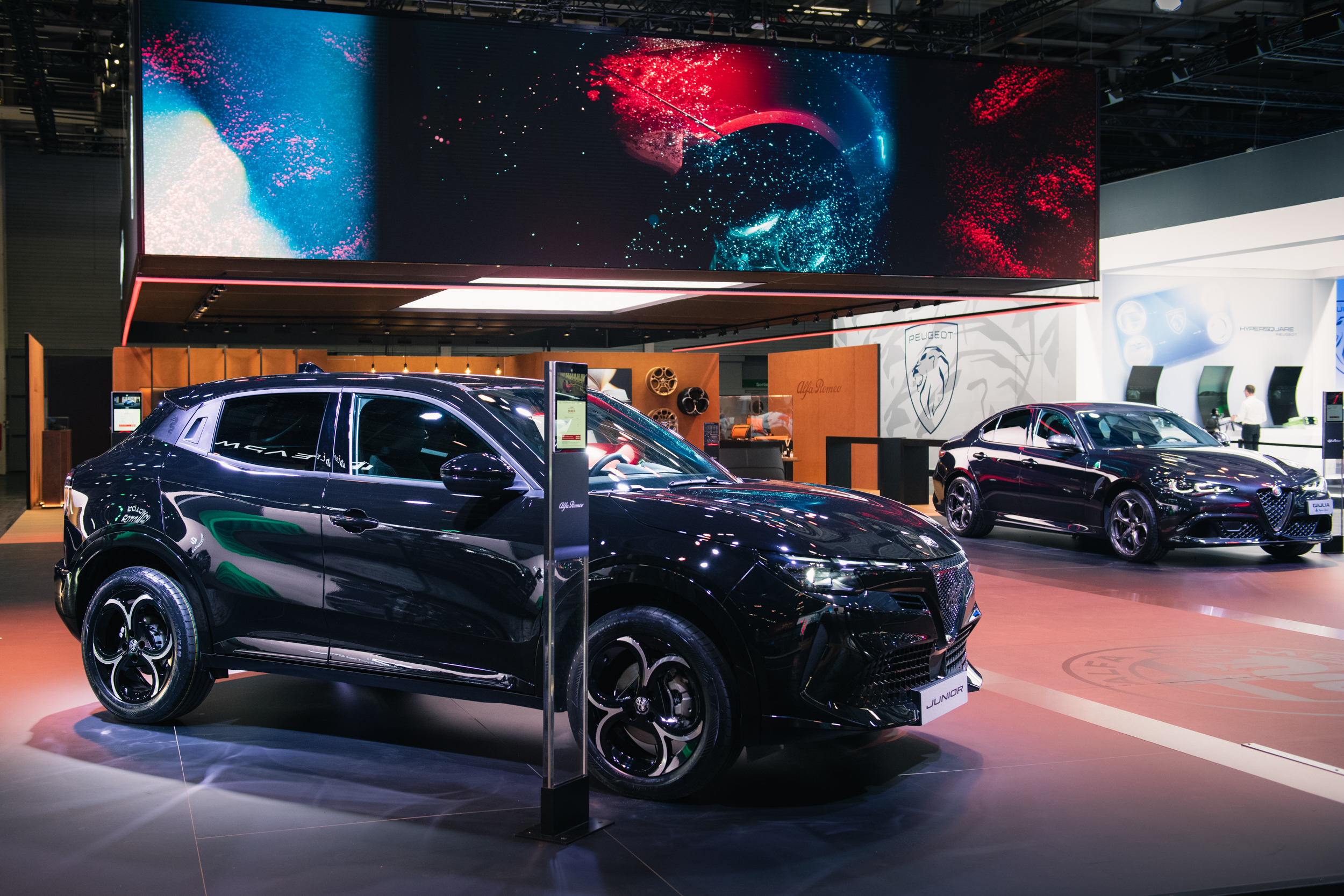 Alfa Romeo Junior IBRIDA estreia-se em Paris 20