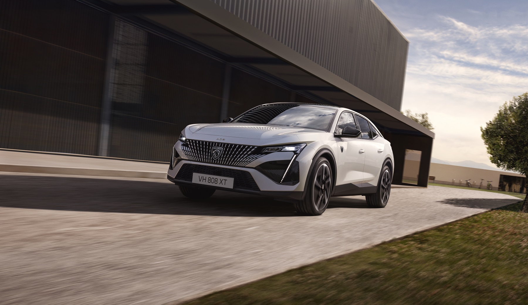 PEUGEOT completa a sua gama de veículos elétricos com a versão 100% elétrica do PEUGEOT 408 16