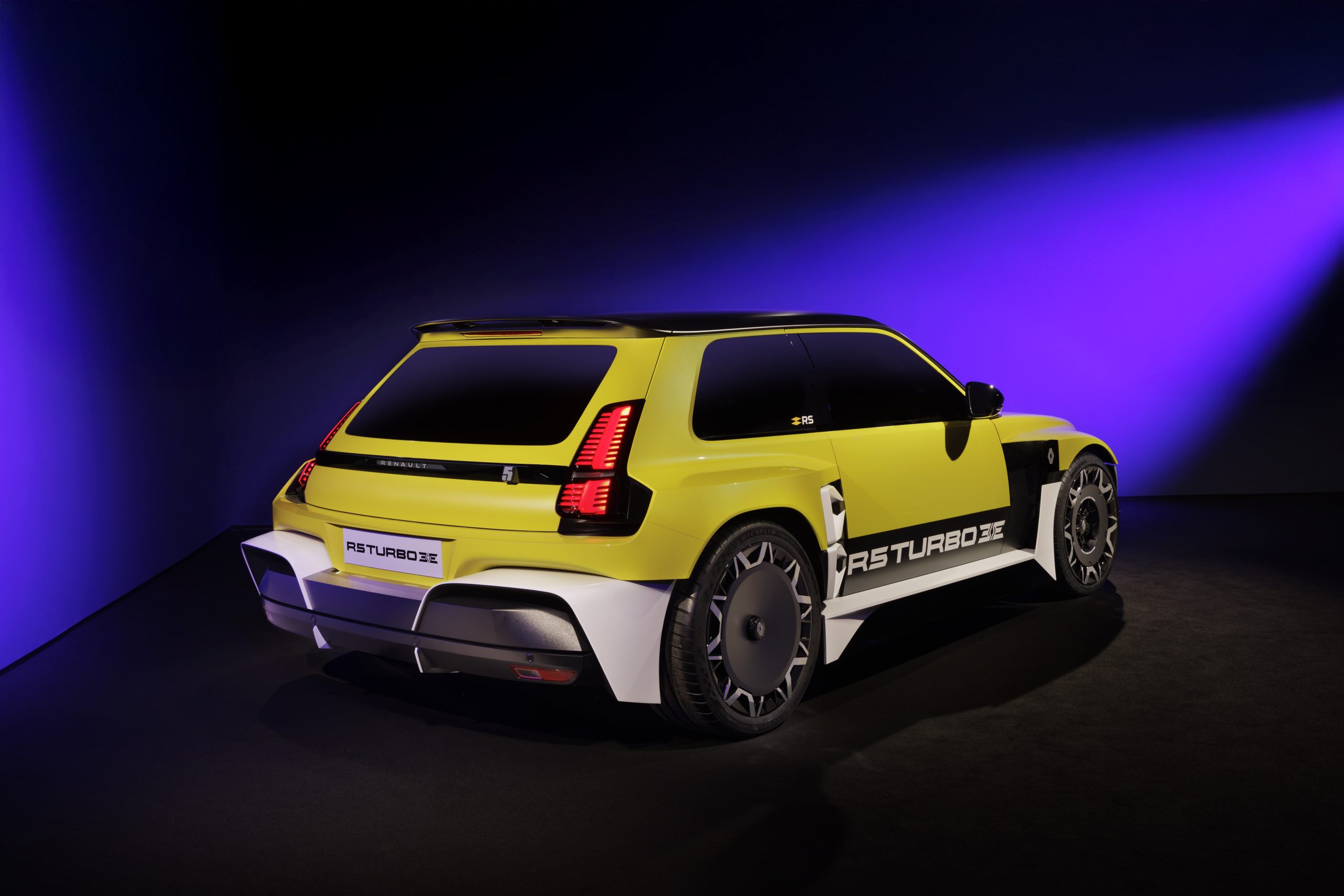 Renault 5 Turbo 3E, a lenda regressa como o primeiro “mini-supercarro” elétrico 15 Renault 5 Turbo 3E, a lenda regressa como o primeiro “mini-supercarro” elétrico 15