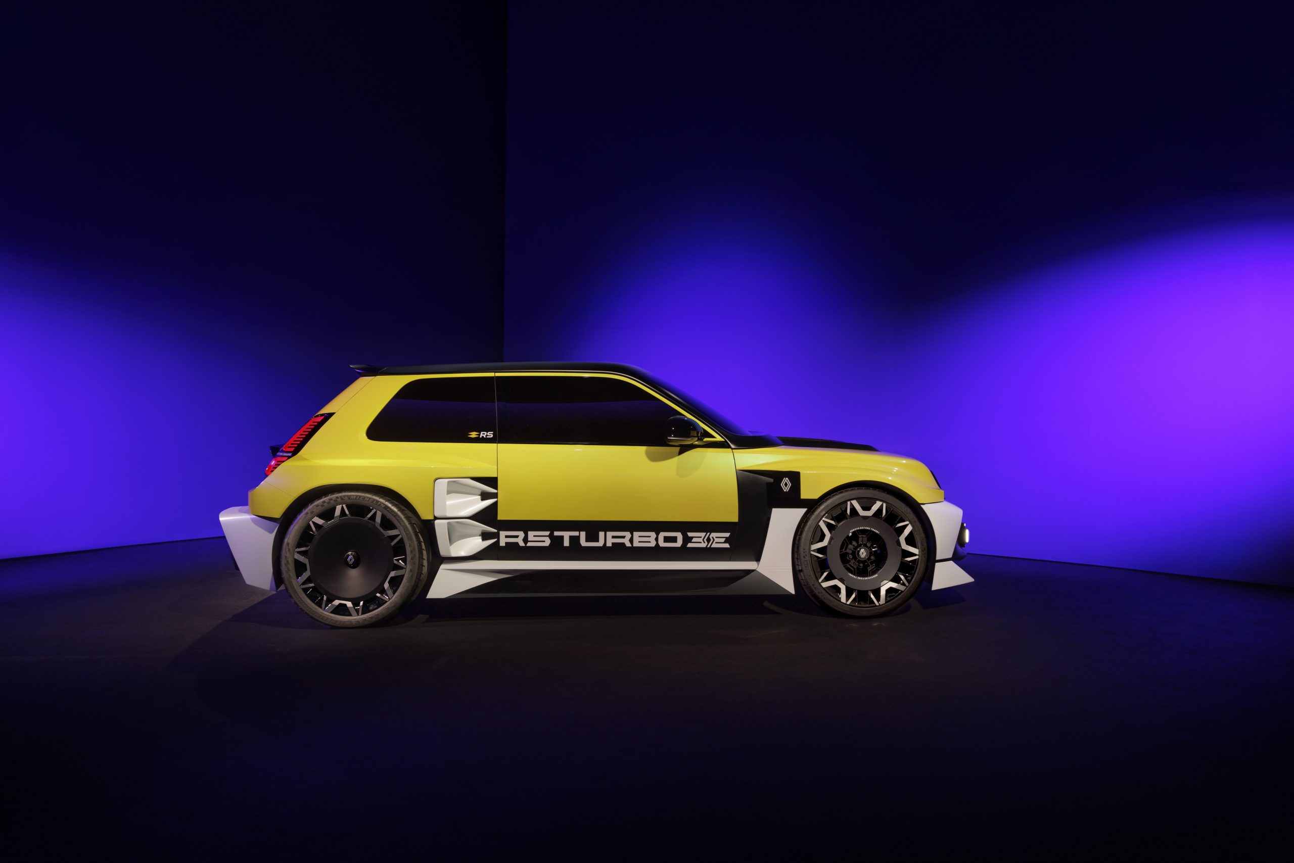Renault 5 Turbo 3E, a lenda regressa como o primeiro “mini-supercarro” elétrico 16 Renault 5 Turbo 3E, a lenda regressa como o primeiro “mini-supercarro” elétrico 16