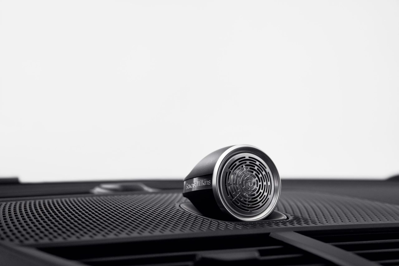Polestar 2 atualizado com novas funcionalidades, incluindo um processador mais rápido e sistema de som Bowers & Wilkins 13