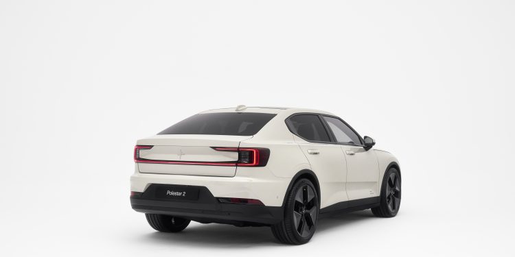 Polestar 2 atualizado com novas funcionalidades, incluindo um processador mais rápido e sistema de som Bowers & Wilkins 21