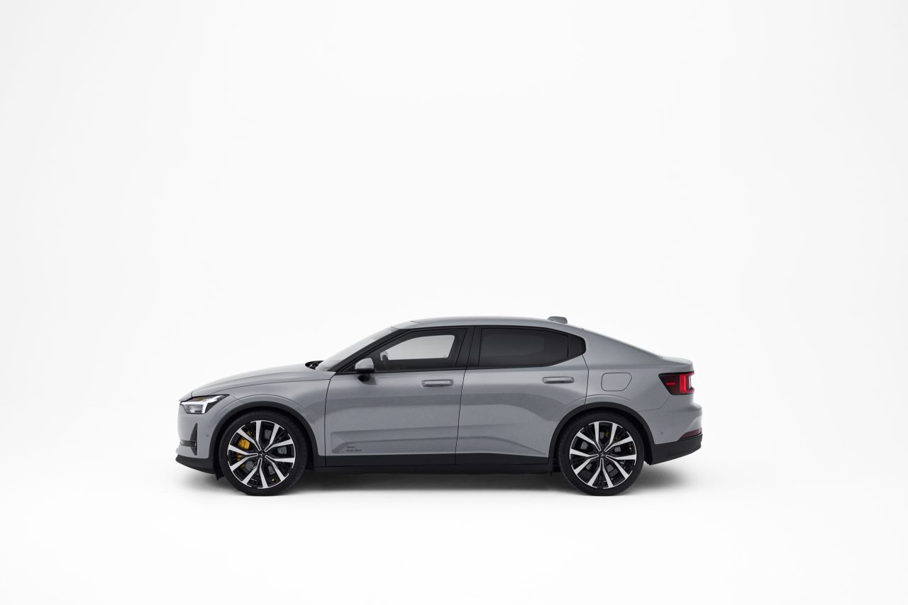 Polestar 2 atualizado com novas funcionalidades, incluindo um processador mais rápido e sistema de som Bowers & Wilkins 15