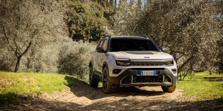 Jeep® Avenger 4xe estreia-se em estrada 26