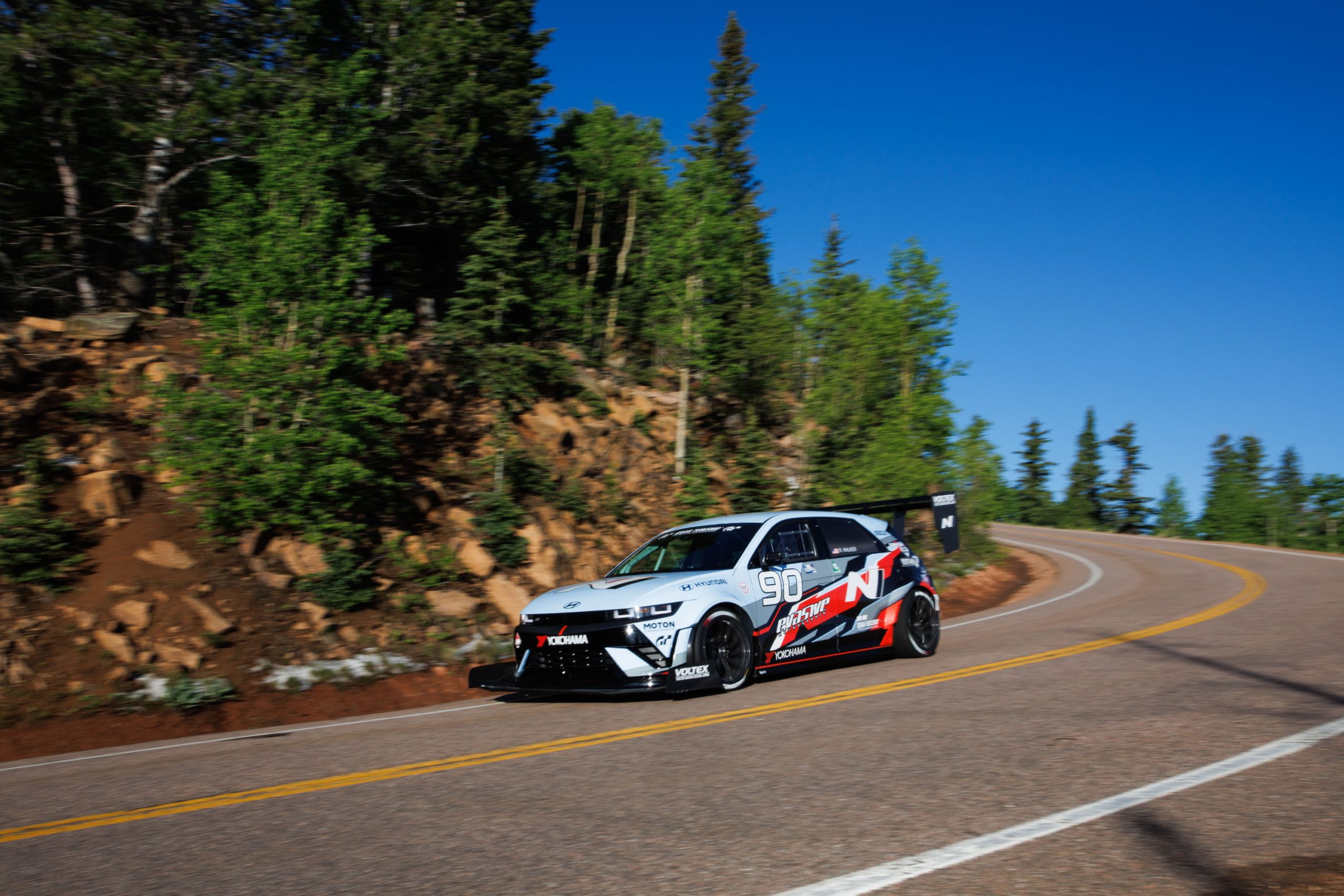 Hyundai IONIQ 5 N conquista vitória na mítica subida de Pikes Peak 2025, na categoria Exhibition 13