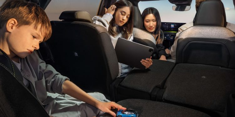 PEUGEOT abre as encomendas e anuncia os preços das versões mais potentes E-3008 e E-5008 Dual Motor 325 cv 16 PEUGEOT abre as encomendas e anuncia os preços das versões mais potentes E-3008 e E-5008 Dual Motor 325 cv 16