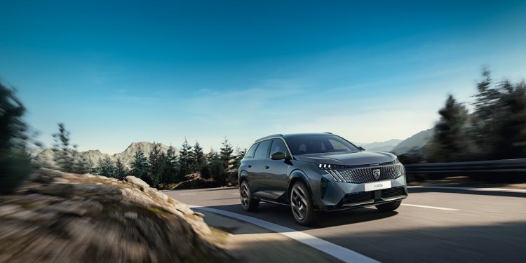 PEUGEOT abre as encomendas e anuncia os preços das versões mais potentes E-3008 e E-5008 Dual Motor 325 cv 17 PEUGEOT abre as encomendas e anuncia os preços das versões mais potentes E-3008 e E-5008 Dual Motor 325 cv 17