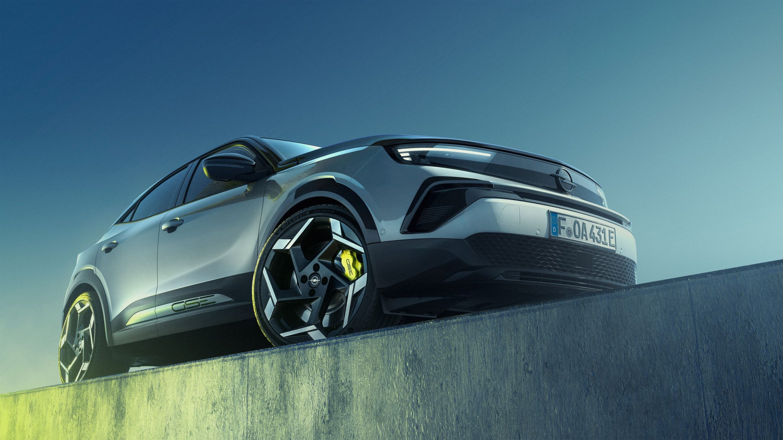 O mais rápido dos Opel totalmente elétricos: revelado o impressionante Opel Mokka GSE 15