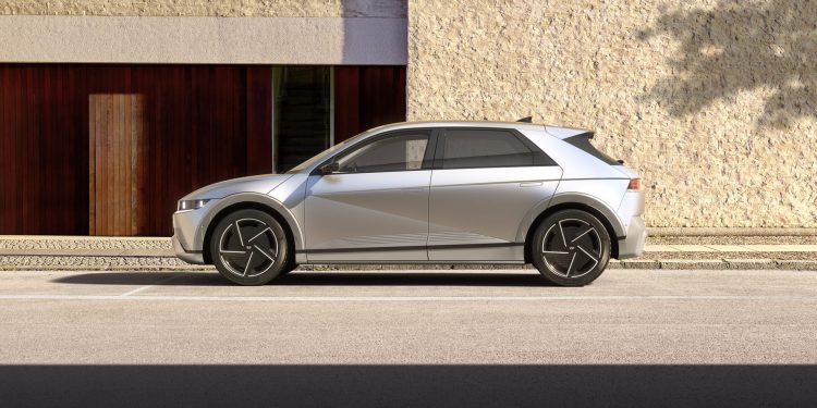 Novo Hyundai IONIQ 5 chega reforçado com novas funcionalidades 18
