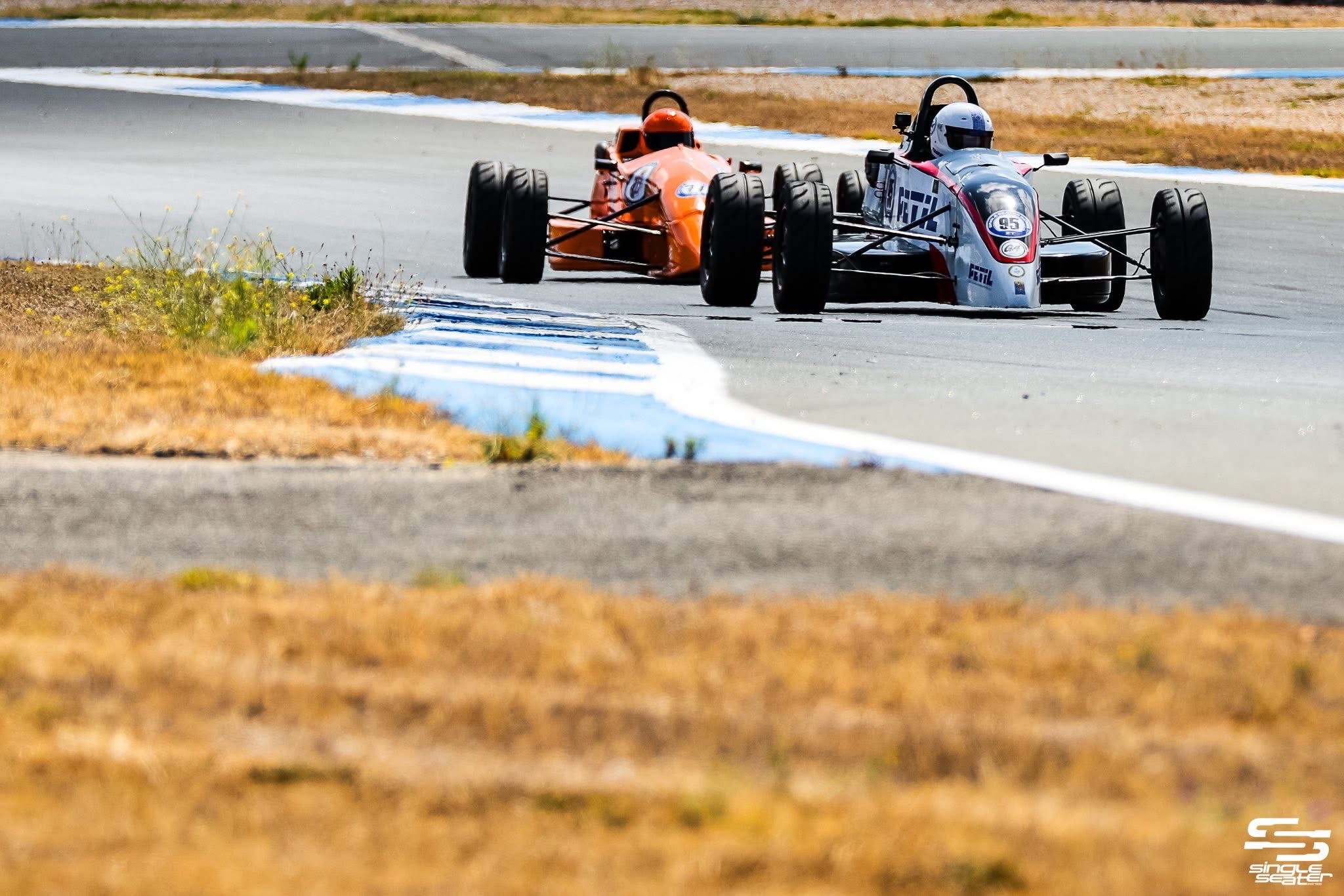 Tiago Neves estreia-se com dois pódios nos Single Seater Series 17