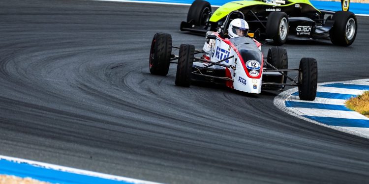 Tiago Neves estreia-se com dois pódios nos Single Seater Series 19