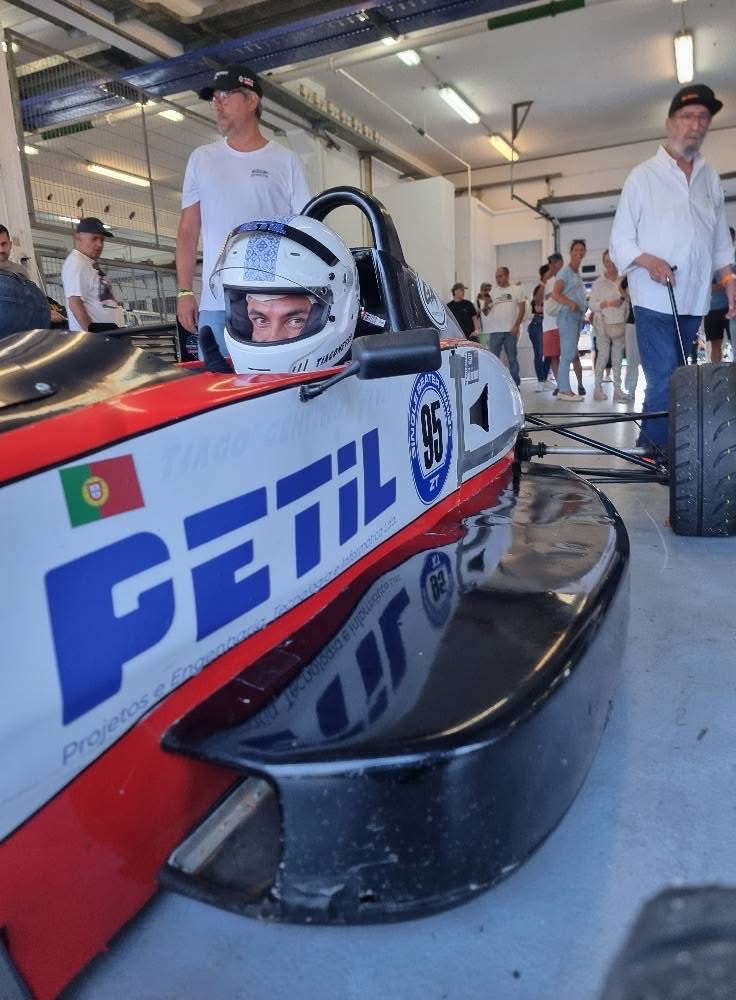 Tiago Neves estreia-se com dois pódios nos Single Seater Series 16