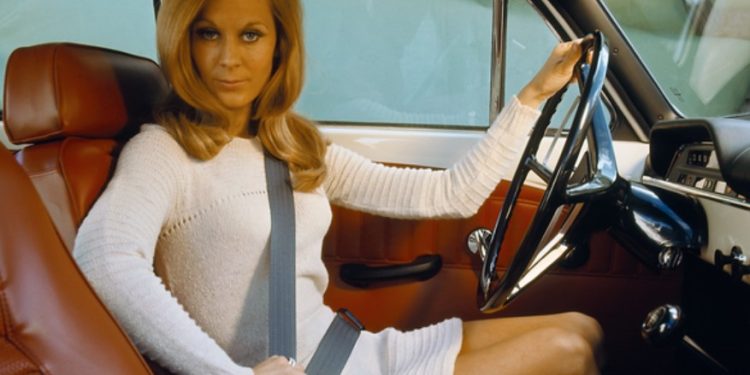 Volvo comemora 66 anos da invenção do cinto de segurança 18