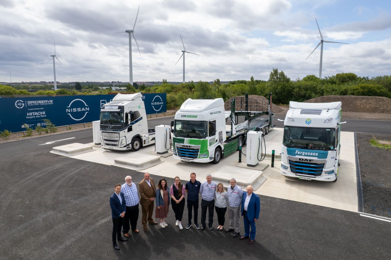 Nissan eletrifica cadeia de abastecimento com estação de carregamento para camiões elétricos 14