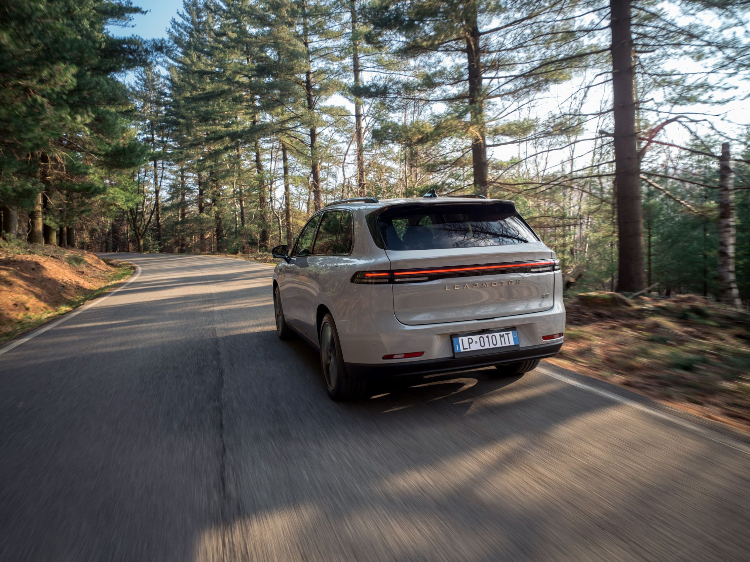 Leapmotor lança o novo C10 com 585 cv e tração às quatro rodas: a potência alia-se à precisão 17