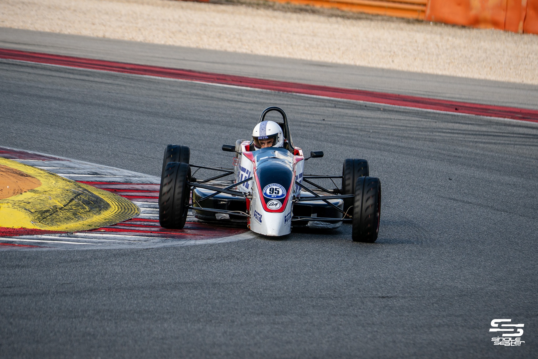 Tiago Neves: resiliência leva piloto sintrense à vitória no Algarve 17