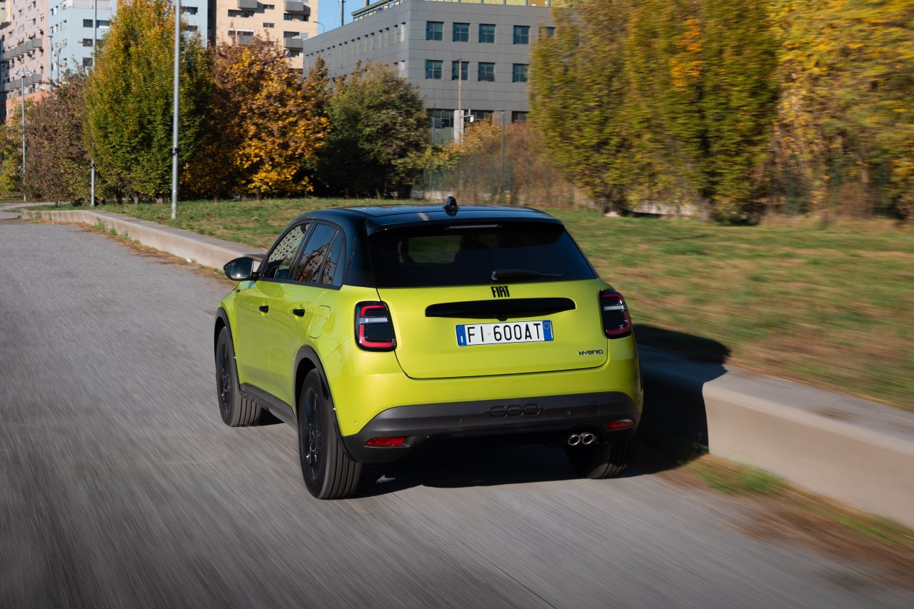 FIAT revela o novo 600 Sport: estilo, espaço e conforto para famílias modernas 15