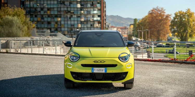 FIAT revela o novo 600 Sport: estilo, espaço e conforto para famílias modernas 18