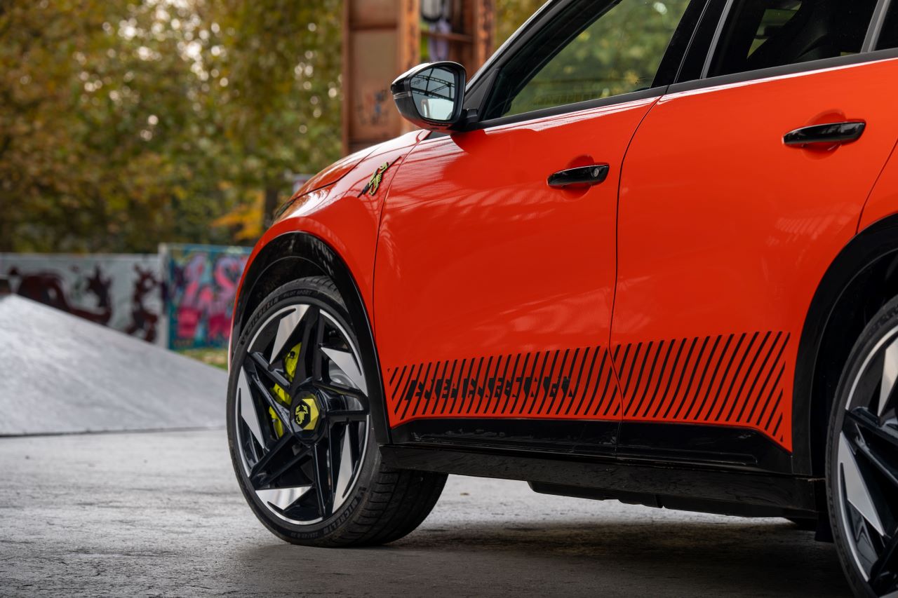 Abarth apresenta o novo Abarth 600e Competizione 13 Abarth apresenta o novo Abarth 600e Competizione 13