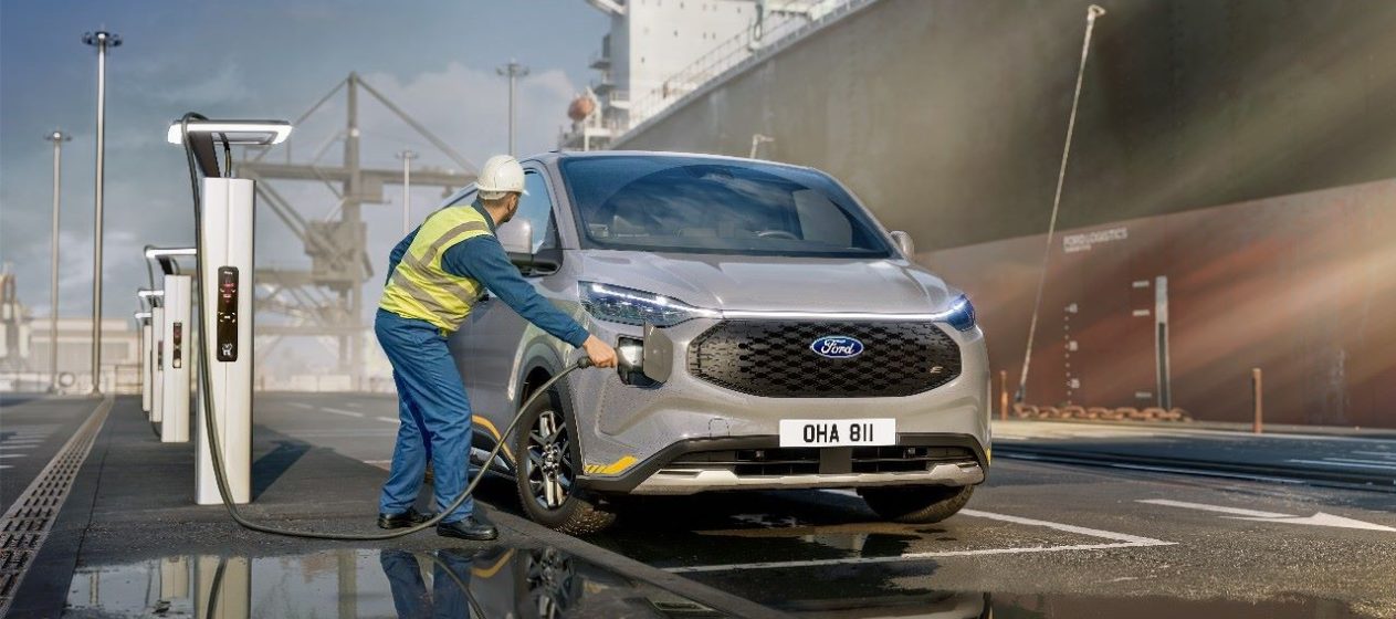 Nova Ford E-Transit Custom com tração integral (AWD) agora oferece mais autonomia e carregamentos mais rápidos 22