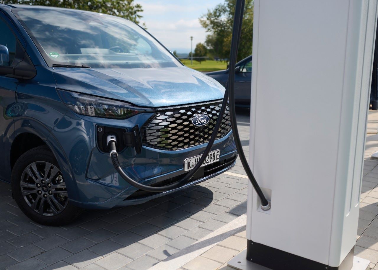 Nova Ford E-Transit Custom com tração integral (AWD) agora oferece mais autonomia e carregamentos mais rápidos 15