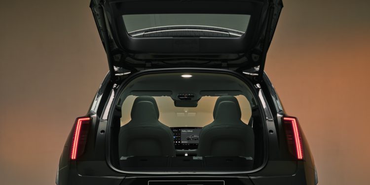 Volvo revela o EX60, o 100% elétrico que remove todos os obstáculos à eletrificação 22