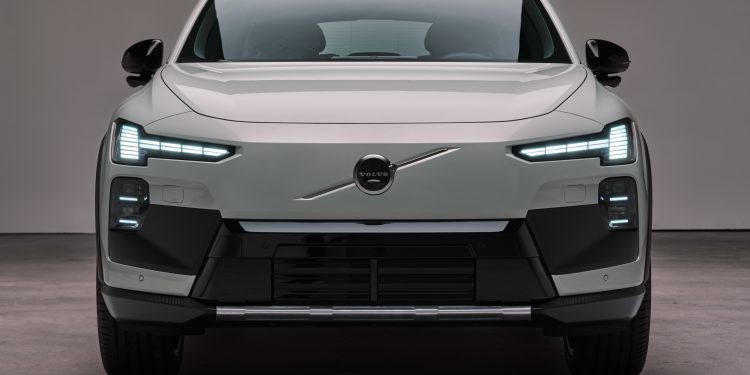 Volvo revela o EX60, o 100% elétrico que remove todos os obstáculos à eletrificação 33