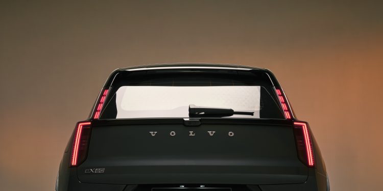 Volvo arranca produção do novo EX60 com primeiras entregas em Portugal já no final deste verão 30