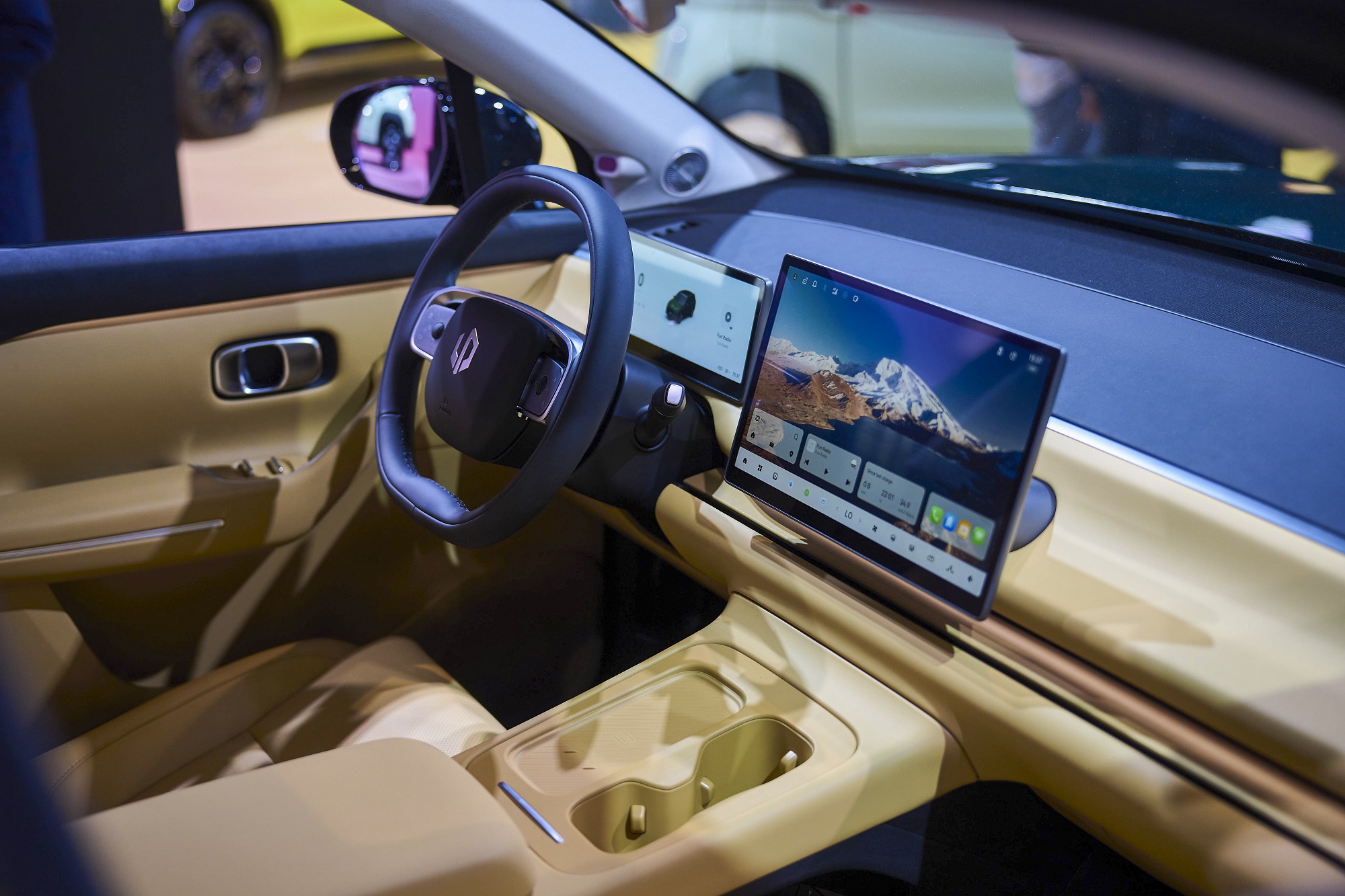 A Leapmotor faz a estreia europeia do B03X, revelação do interior do B05 e lançamento do novo B10 Hybrid EV 16