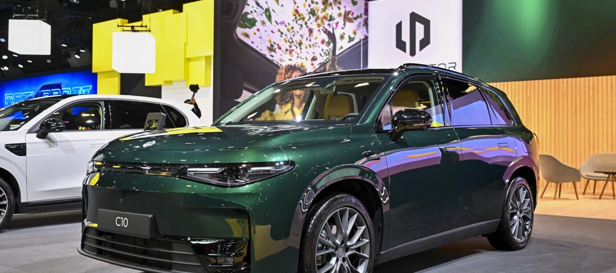 A Leapmotor faz a estreia europeia do B03X, revelação do interior do B05 e lançamento do novo B10 Hybrid EV 13