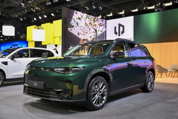 A Leapmotor faz a estreia europeia do B03X, revelação do interior do B05 e lançamento do novo B10 Hybrid EV 4