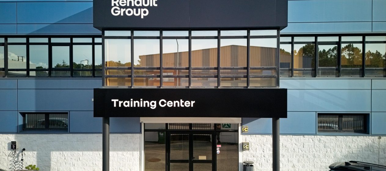 Grupo Renault investe meio milhão de euros em novo centro de formação no Seixal 13