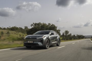 Toyota apresenta o suv electrico C-HR+ 2