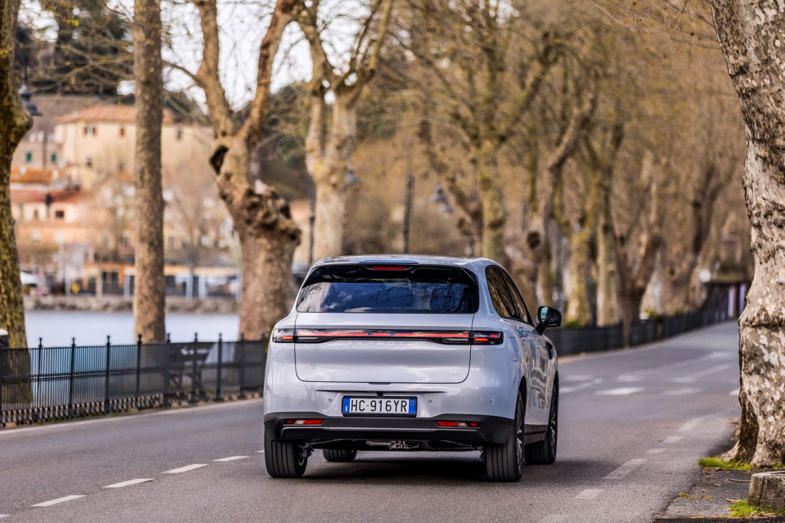A Leapmotor lança o B10 REEV Hybrid em Portugal em abril 14