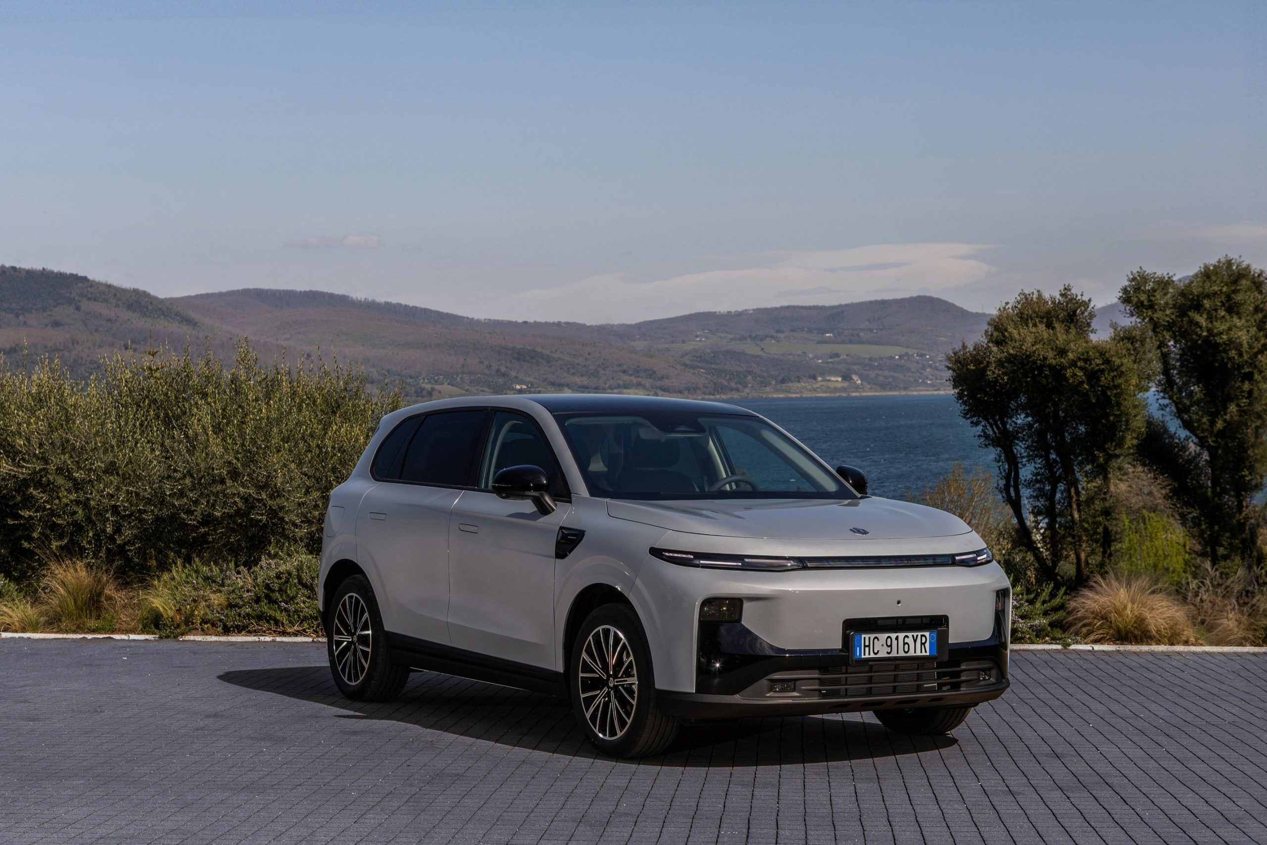 A Leapmotor lança o B10 REEV Hybrid em Portugal em abril 16