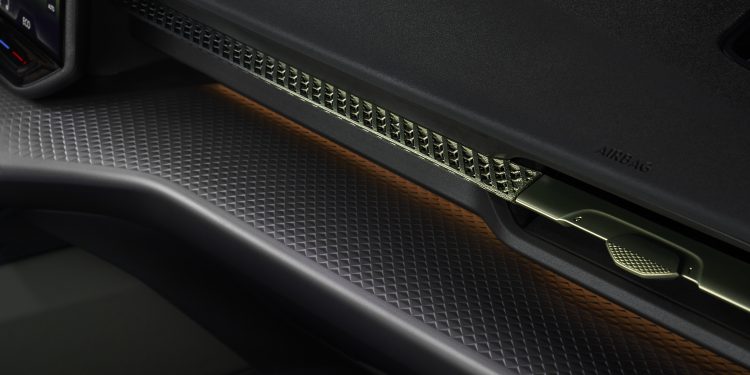 CUPRA apresenta o CUPRA Raval: o veículo urbano rebelde que desafia o convencional 30