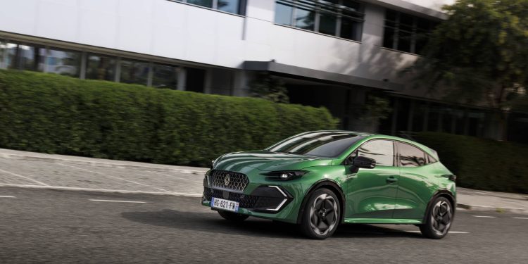 O Clio amplia a sua gama com o novo motor Eco-G de 120 cv com transmissão EDC 18