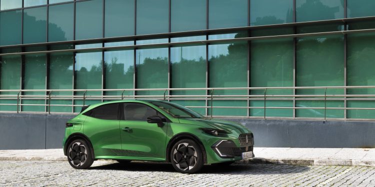 O Clio amplia a sua gama com o novo motor Eco-G de 120 cv com transmissão EDC 20