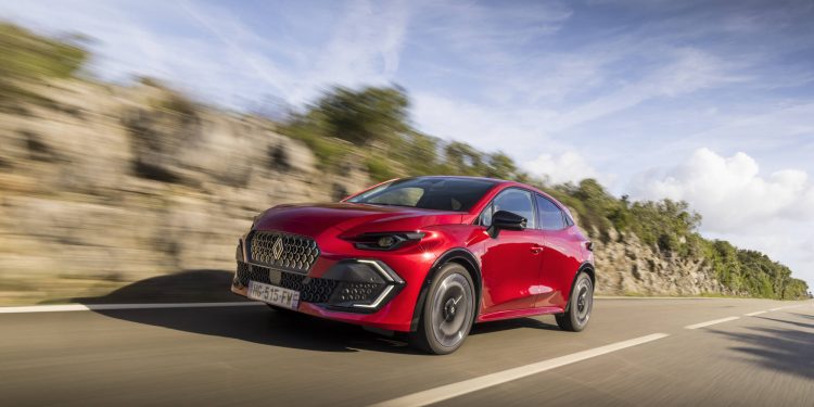 O Clio amplia a sua gama com o novo motor Eco-G de 120 cv com transmissão EDC 21